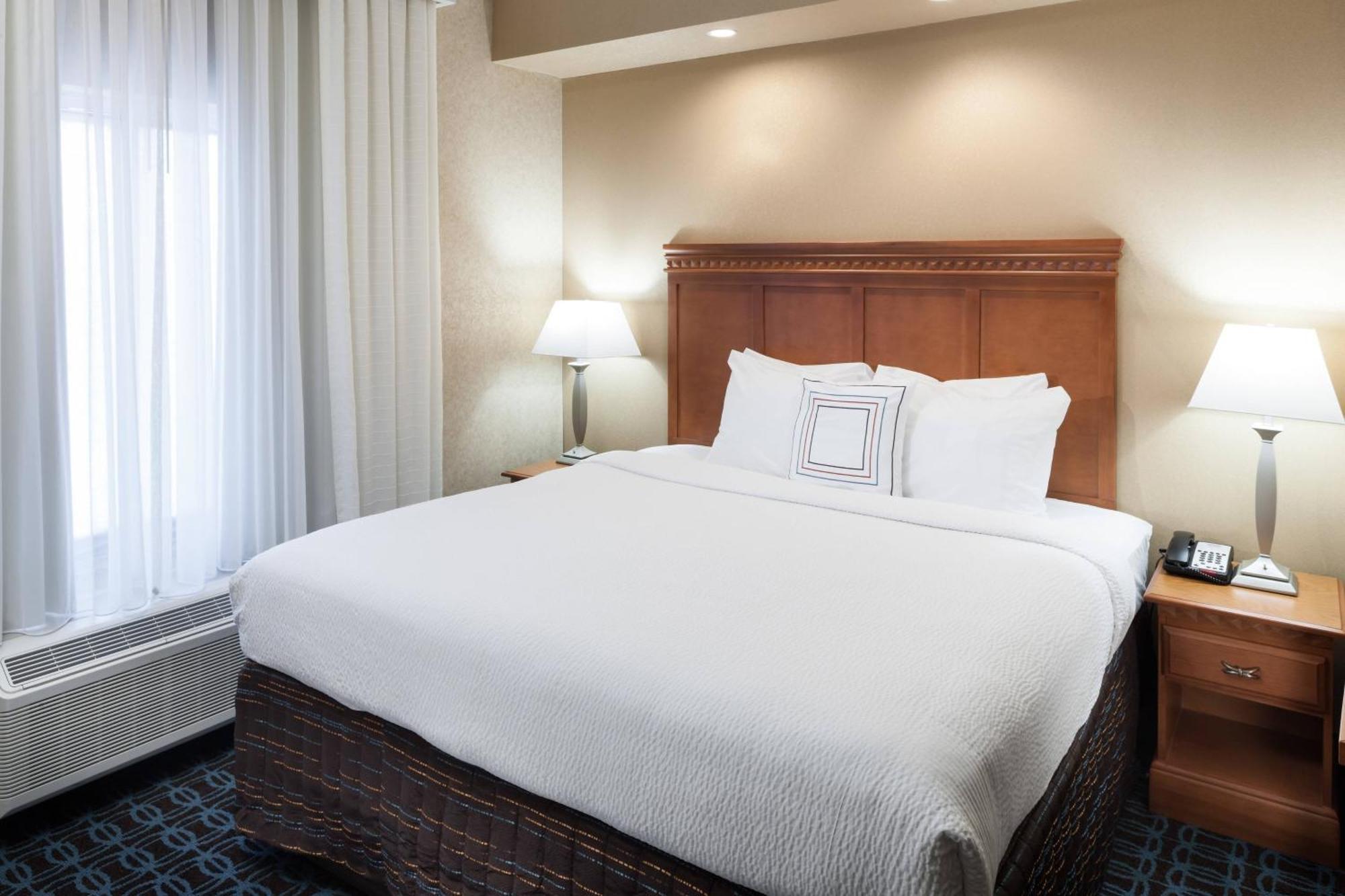 Hotel Fairfield & Butler Boulevard