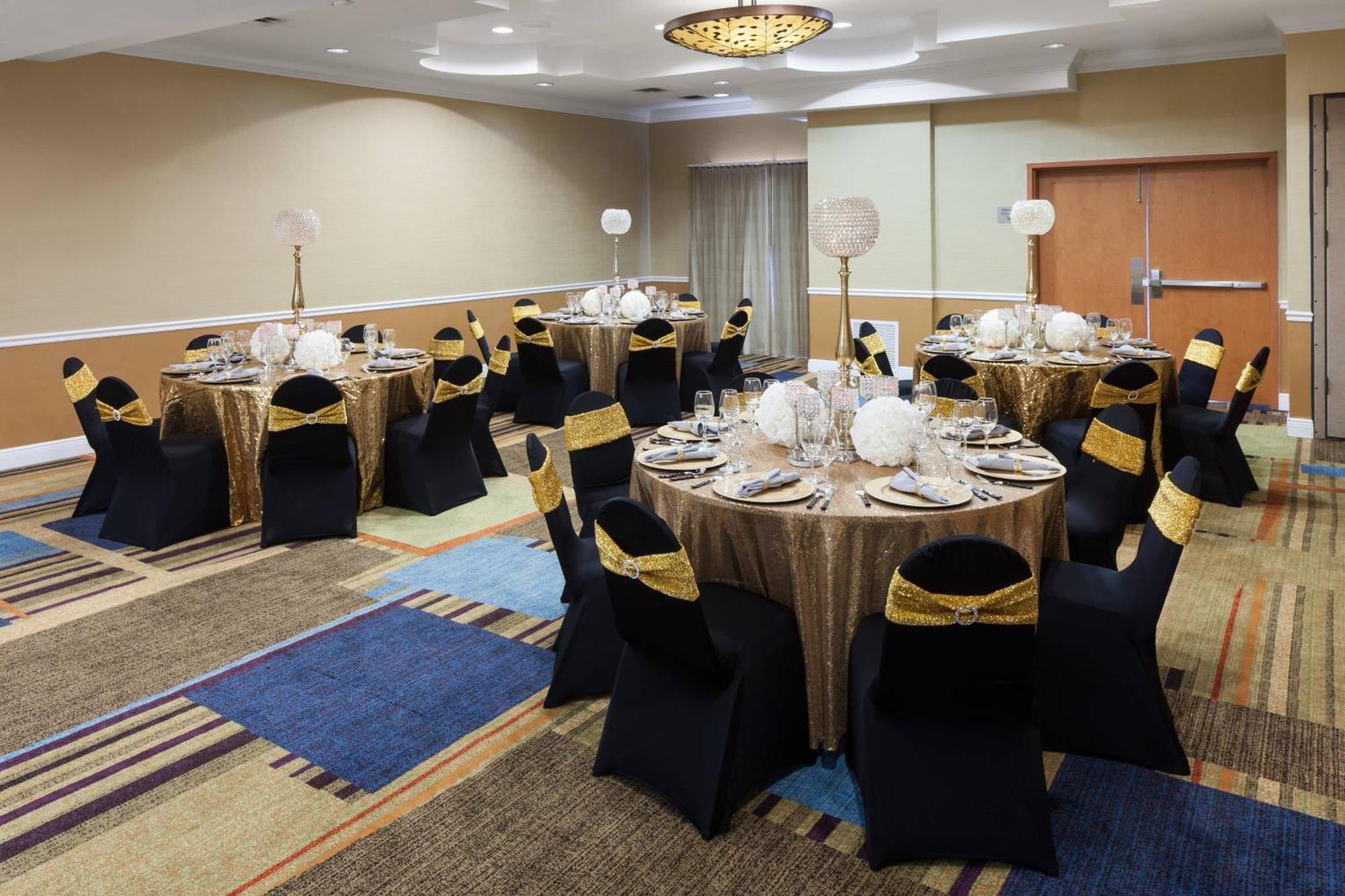 Fairfield & Butler Boulevard Hotel 3*