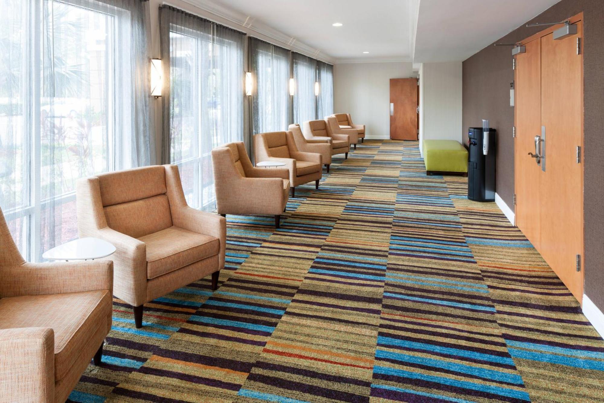 Hotel Fairfield & Butler Boulevard