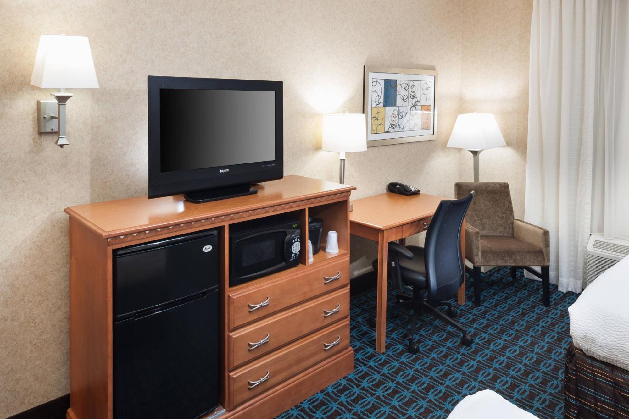 Hotel Fairfield & Butler Boulevard